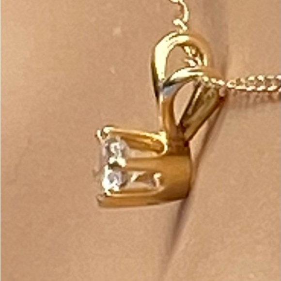 L-3: Lovely 6 prong Diamond solitaire pendant on solid 14k YG Chain.  .10 ct - Picture 6 of 11